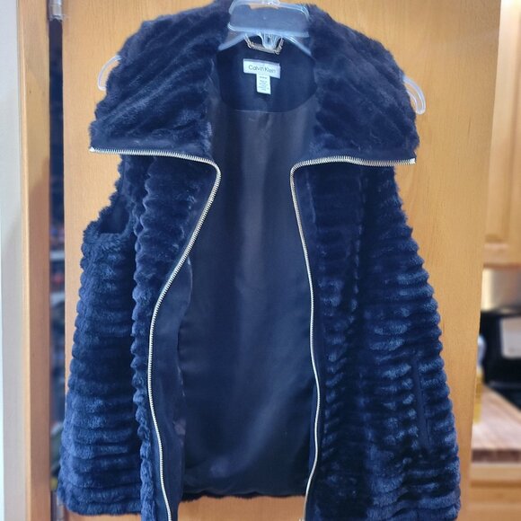 Calvin Klein Black Faux Fur Vest w/Gold Zipper Size Medium EUC - Picture 3 of 5